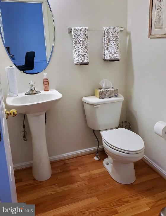 10 South Exeter Street Baltimore, MD 21202 - Photo 5 of 8 Charming half-bath with modern touches.