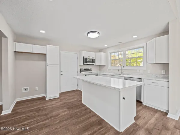 $319,900 | 404 Maplehurst Drive, Jacksonville, NC 28540