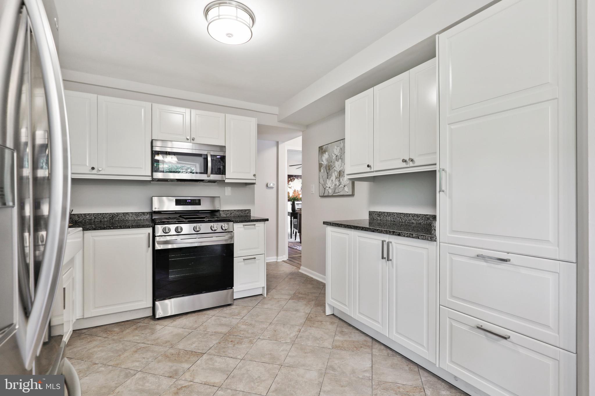 203 Benfield Road Severna Park, MD 21146 - Photo 13 of 43 New gas stove and microwave