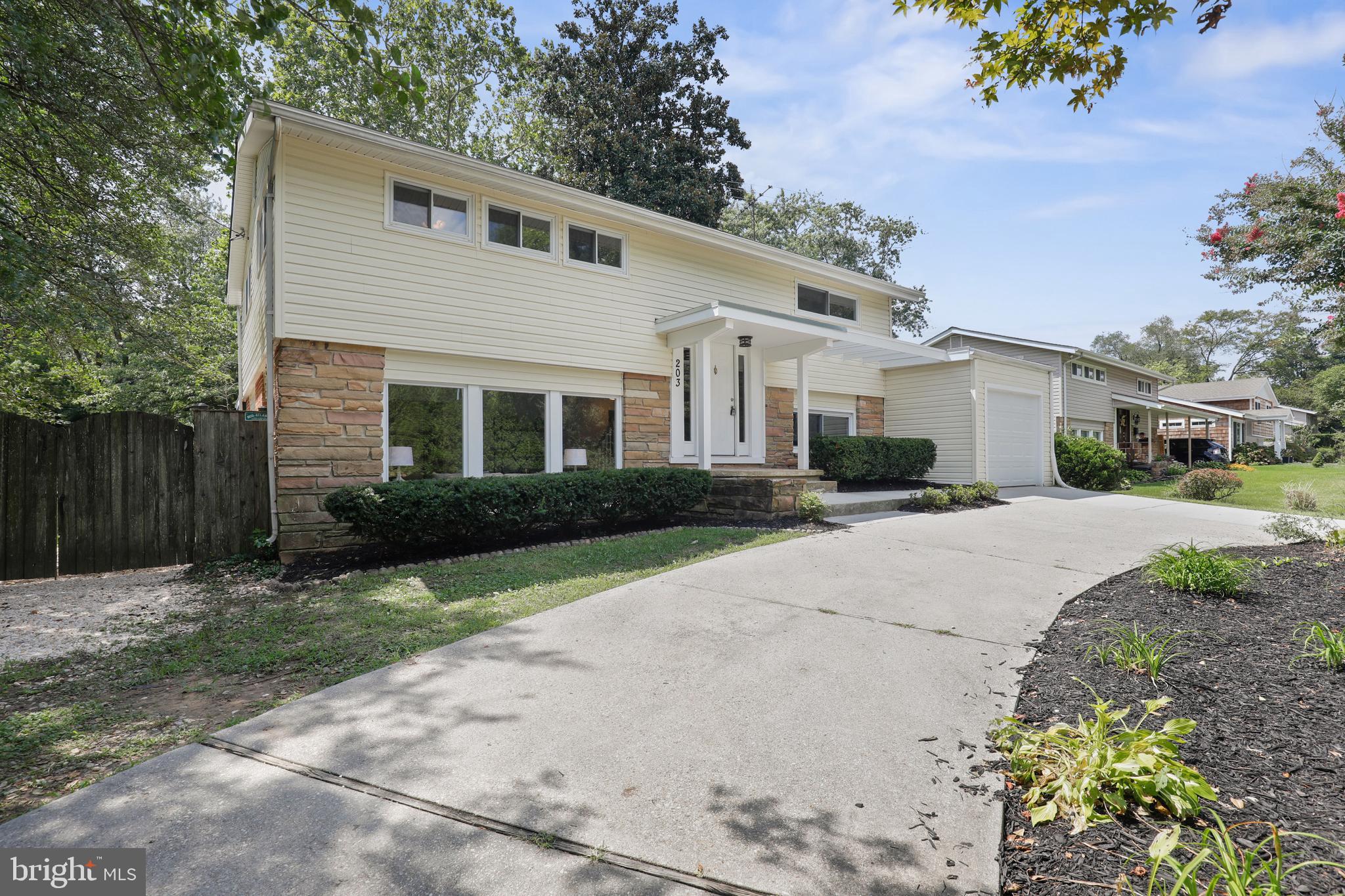 203 Benfield Road Severna Park, MD 21146 - Photo 4 of 43 Circular drive allows for easy in and out