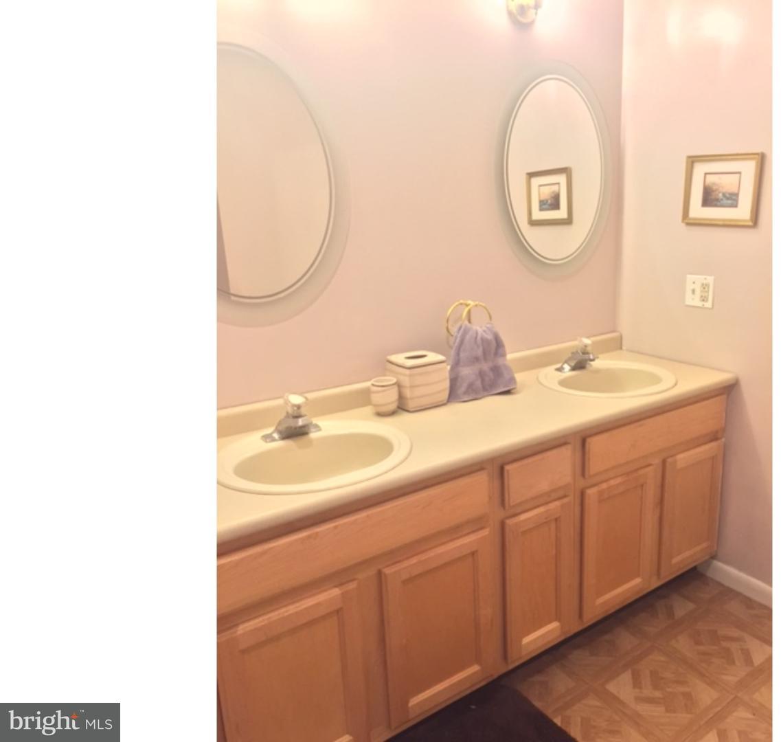 601 Grant Road, Unit 47 Folcroft, PA 19032 - Photo 14 of 17 Bathroom