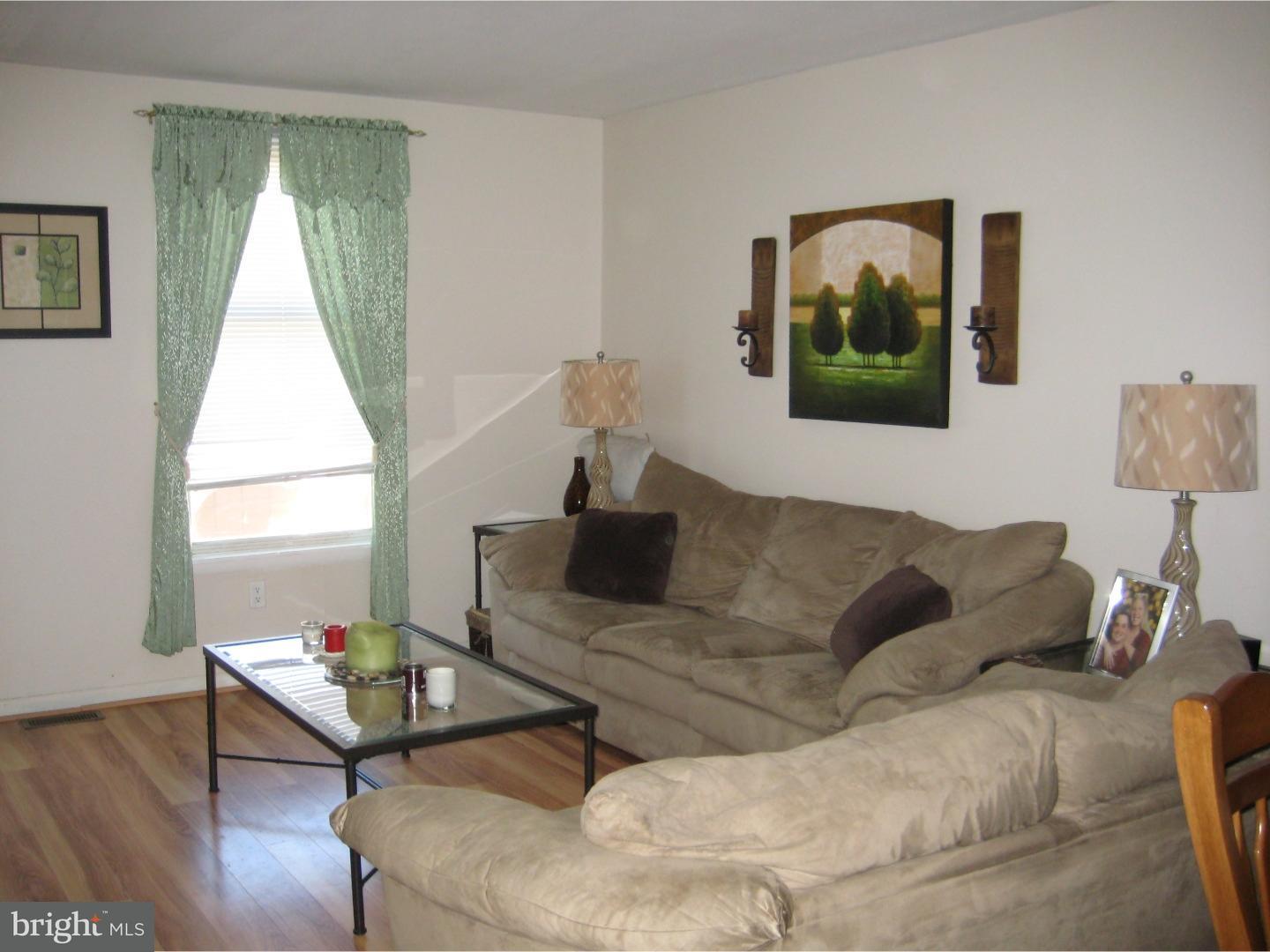 601 Grant Road, Unit 47 Folcroft, PA 19032 - Photo 7 of 17 Living Room