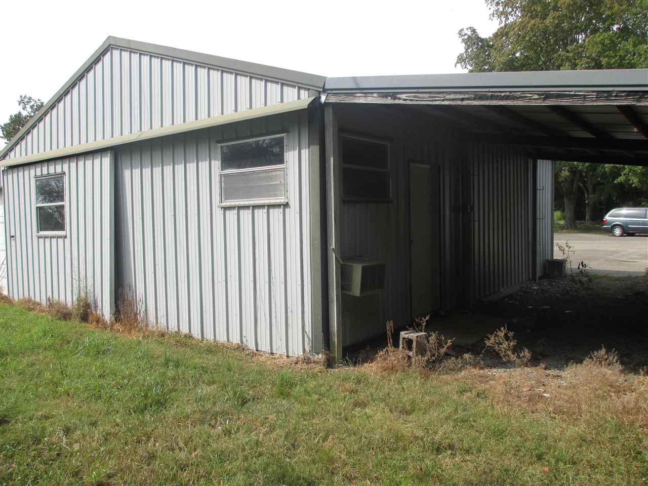 2978 Cemetery Road Scottsville, KY 42164 - Photo 18 of 35 Gallery Image 18