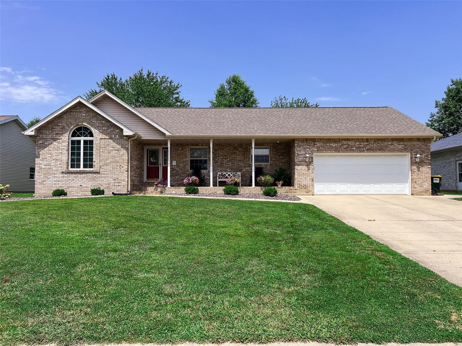 671 Kane Street Carlyle, IL 62231 - Photo 1 of 40 Gallery Image 1