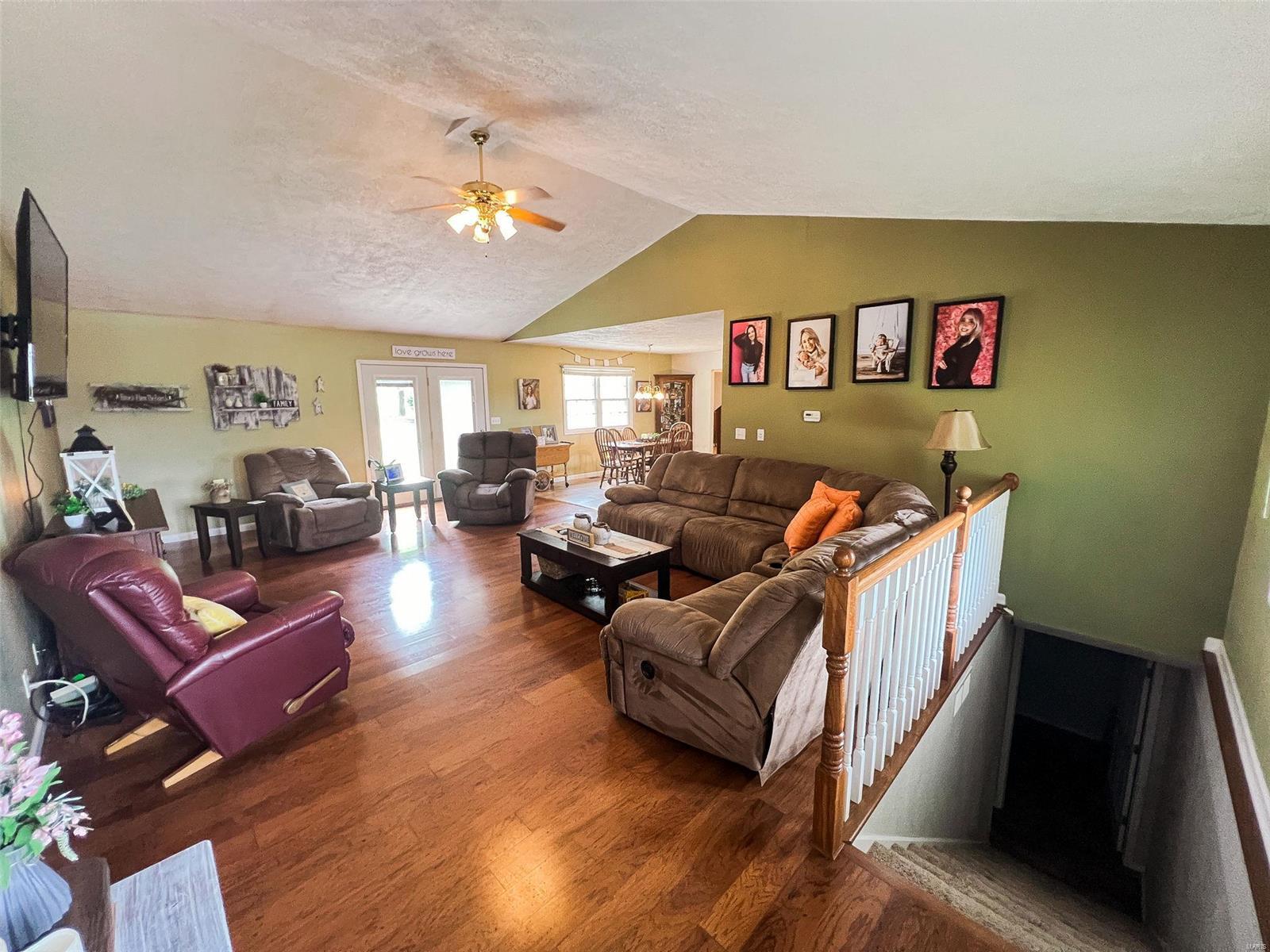 671 Kane Street Carlyle, IL 62231 - Photo 3 of 40 Gallery Image 3