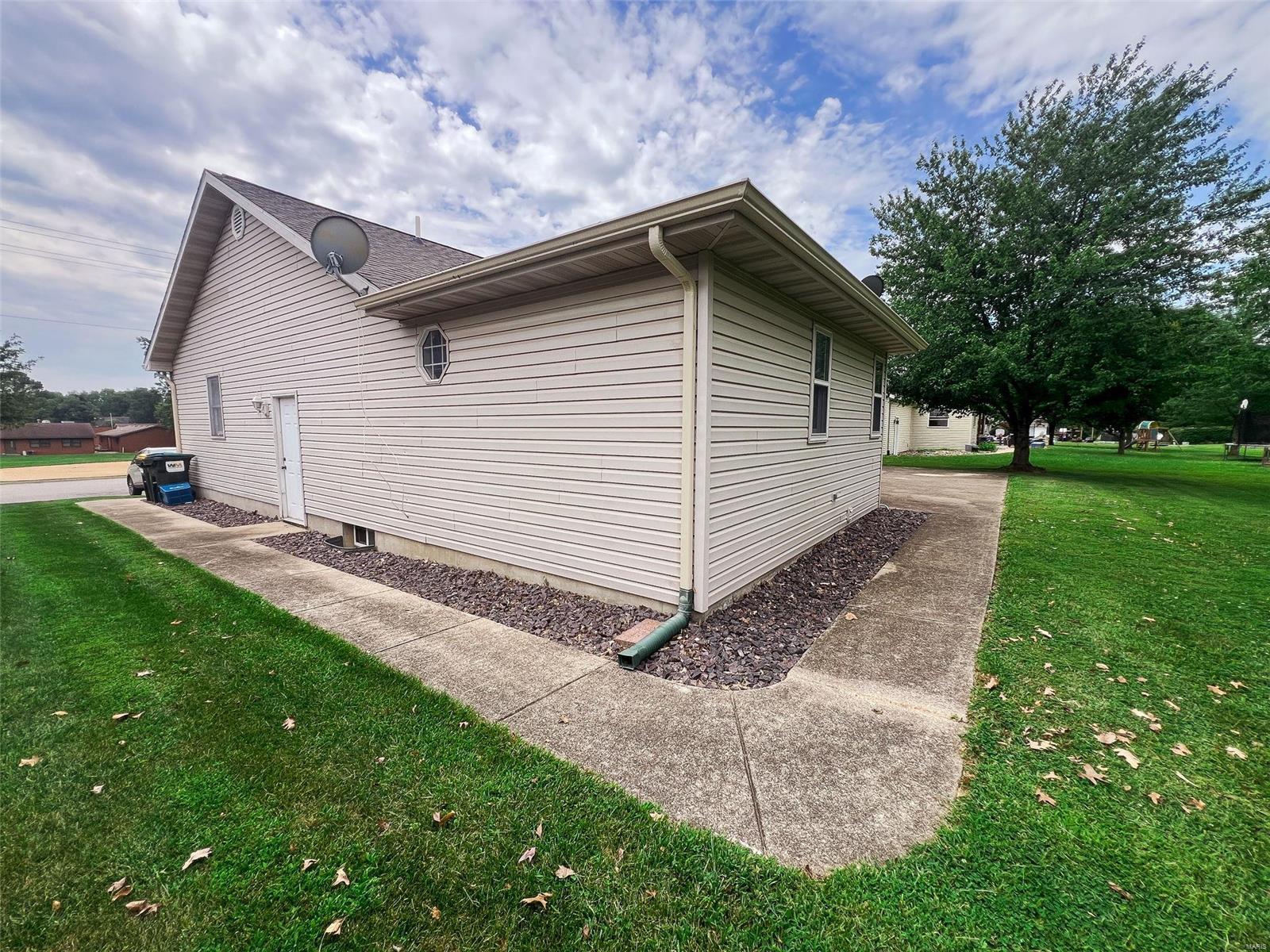 671 Kane Street Carlyle, IL 62231 - Photo 36 of 40 Gallery Image 36