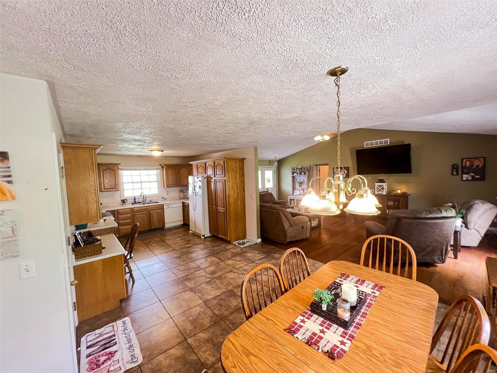 671 Kane Street Carlyle, IL 62231 - Photo 10 of 40 Gallery Image 10