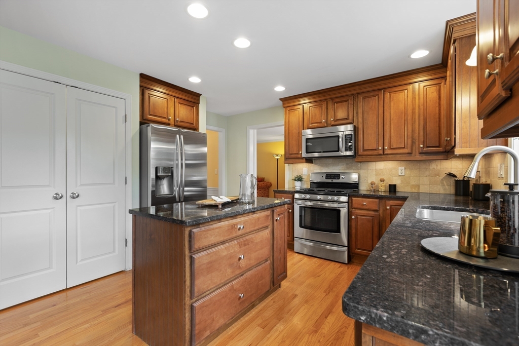 74 Muller Road Burlington, MA 01803 - Photo 6 of 38 Gallery Image 6
