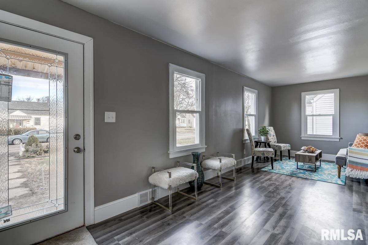 412 Kern Street Springfield, IL 62703 - Photo 4 of 37