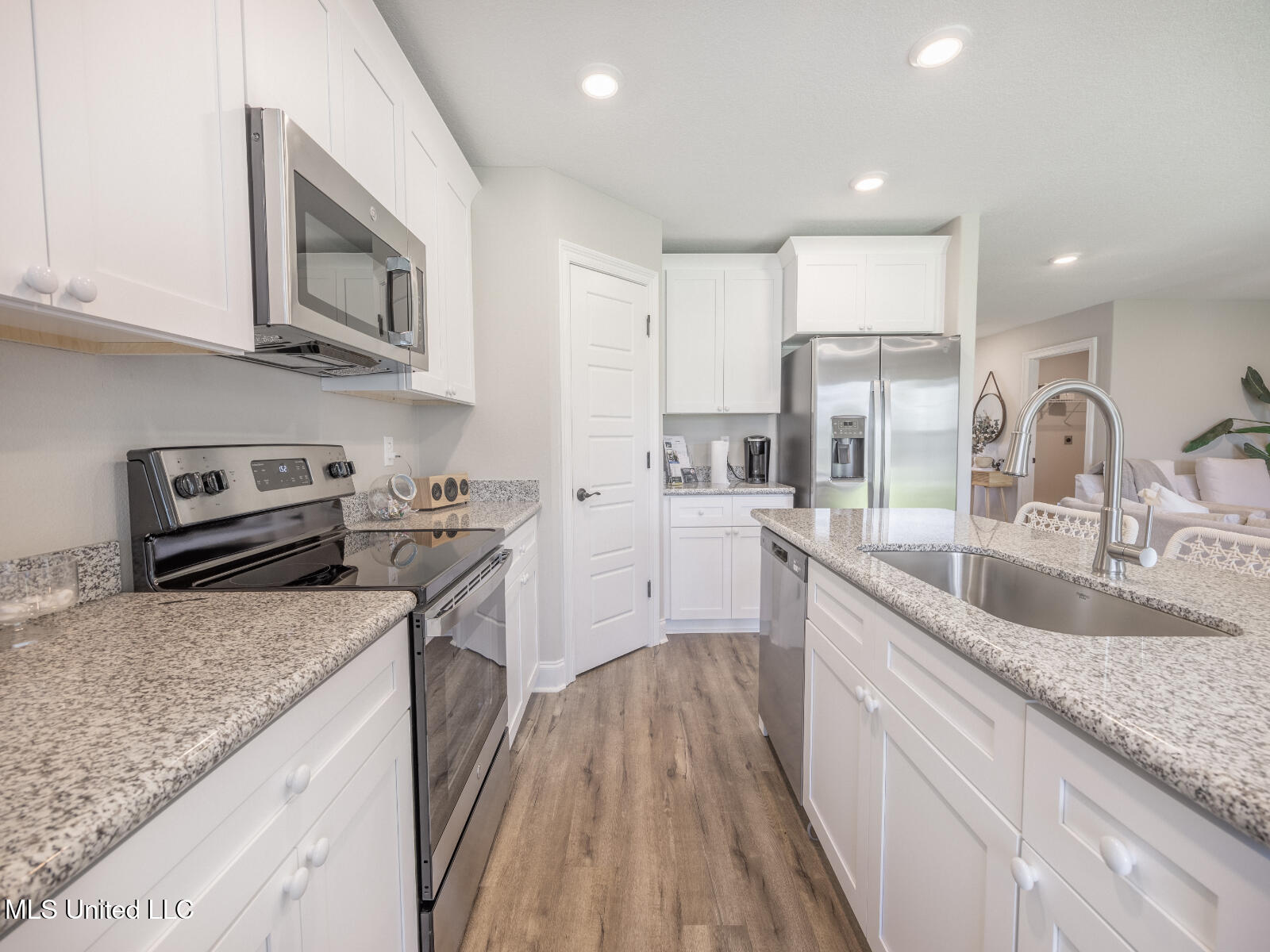7964 Buttonbush Road Biloxi, MS 39532 - Photo 4 of 18 _Kai_C193_Kitchen3