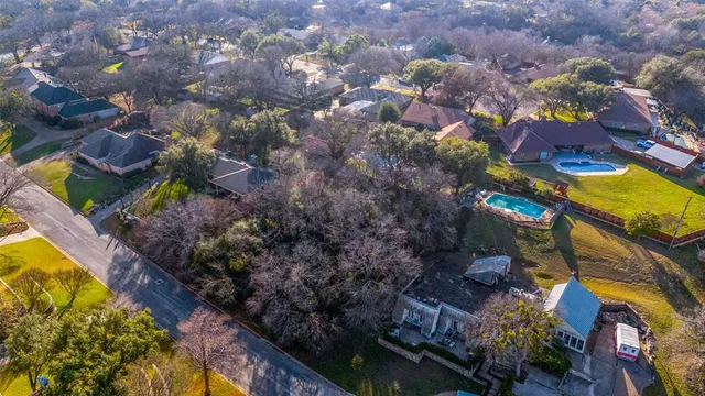 $459,000 | 305 Cedar Creek Court, Fort Worth, TX 76103