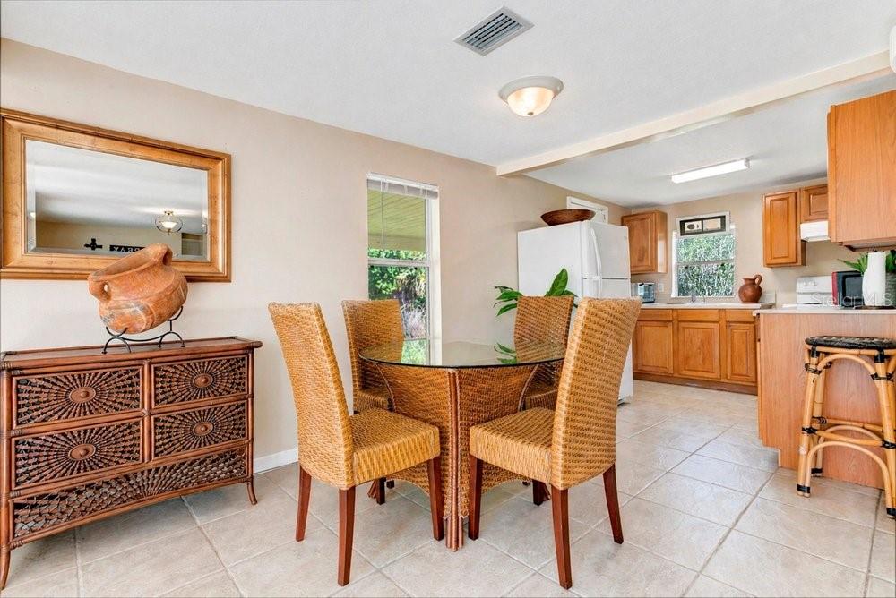 595 3rd Street Oviedo, FL 32765 - Photo 10 of 27 a view of a dining room with furniture