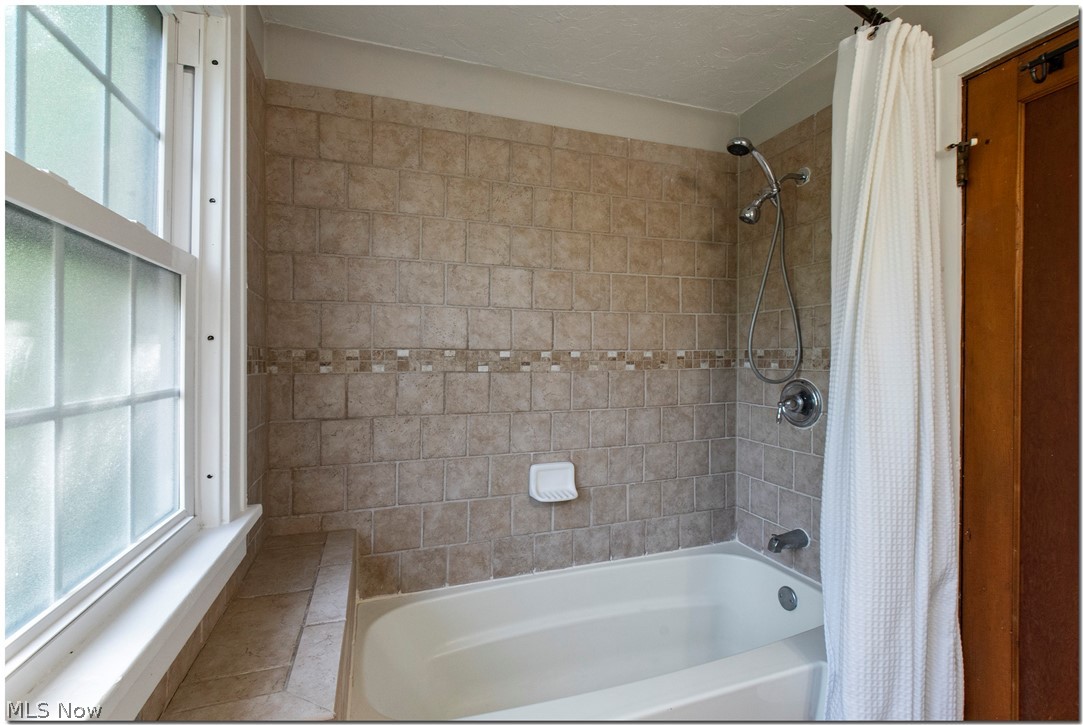 3004 Woodbury Road Cleveland, OH 44120 - Photo 29 of 35