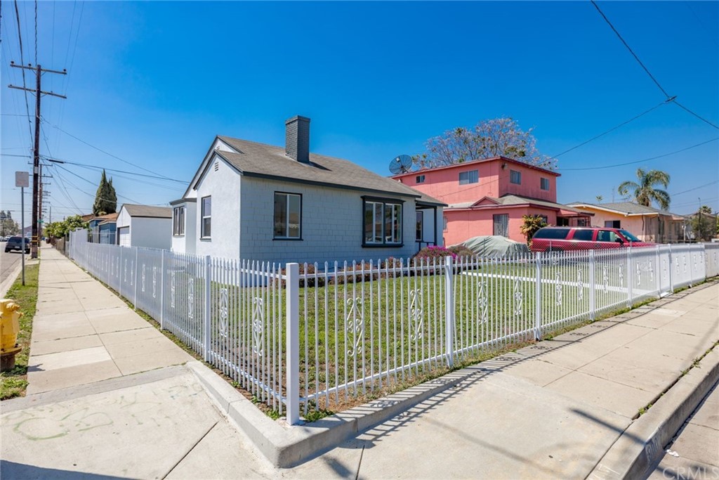 900 West Brazil Street Compton, CA 90220 - Photo 5 of 34