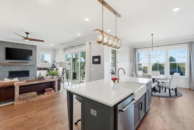$1,999,000 | 149 Low Tide Court, Charleston, SC 29492