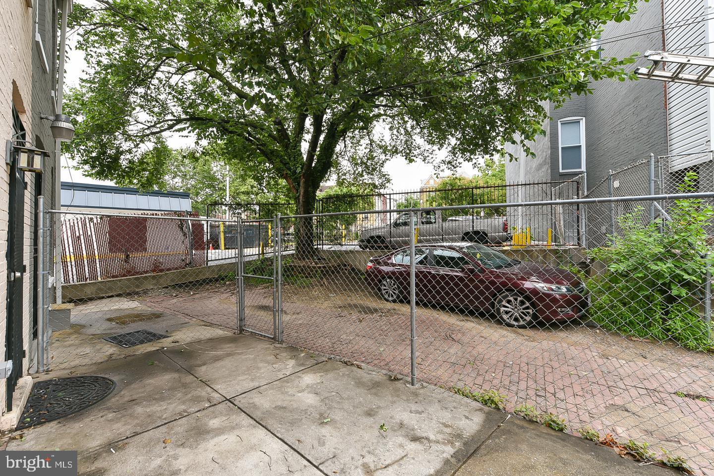 14 Florida Avenue Northeast Washington, DC 20002 - Photo 29 of 31 a backyard of a house with lots of green space
