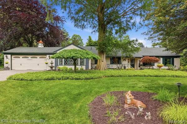 $499,900 | 27221 Apple Tree Lane, Franklin, MI 48025