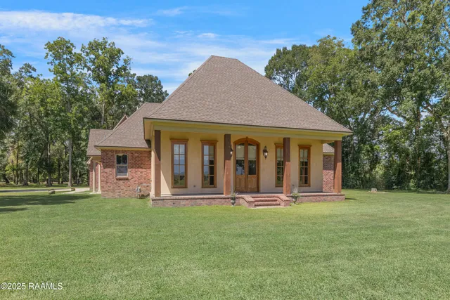$579,000 | 7536 Cemetery Road, St. Martinville, LA 70582