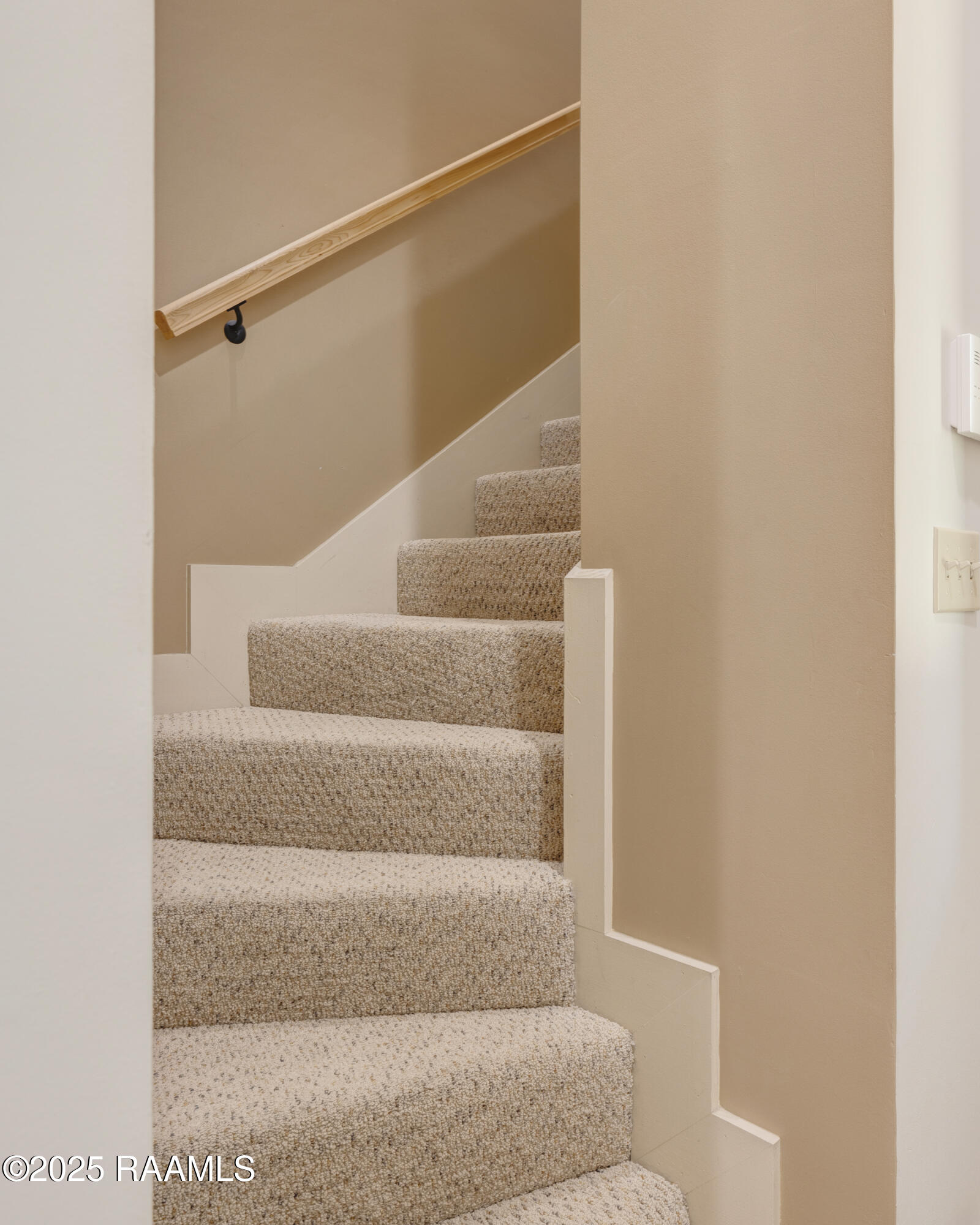 7536 Cemetery Road St. Martinville, LA 70582 - Photo 29 of 46 Stairwell