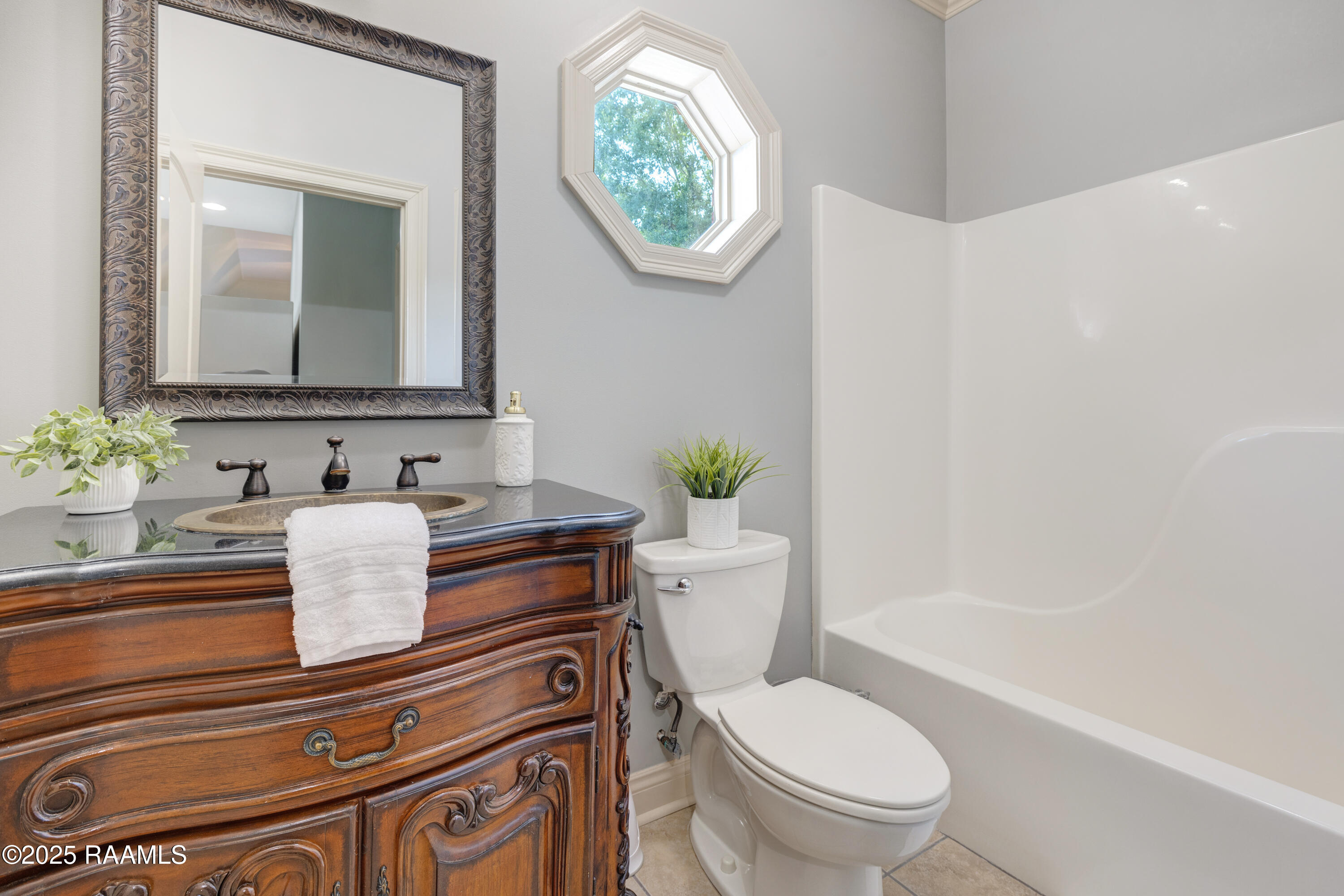 7536 Cemetery Road St. Martinville, LA 70582 - Photo 34 of 46 Upstairs Full Bathroom