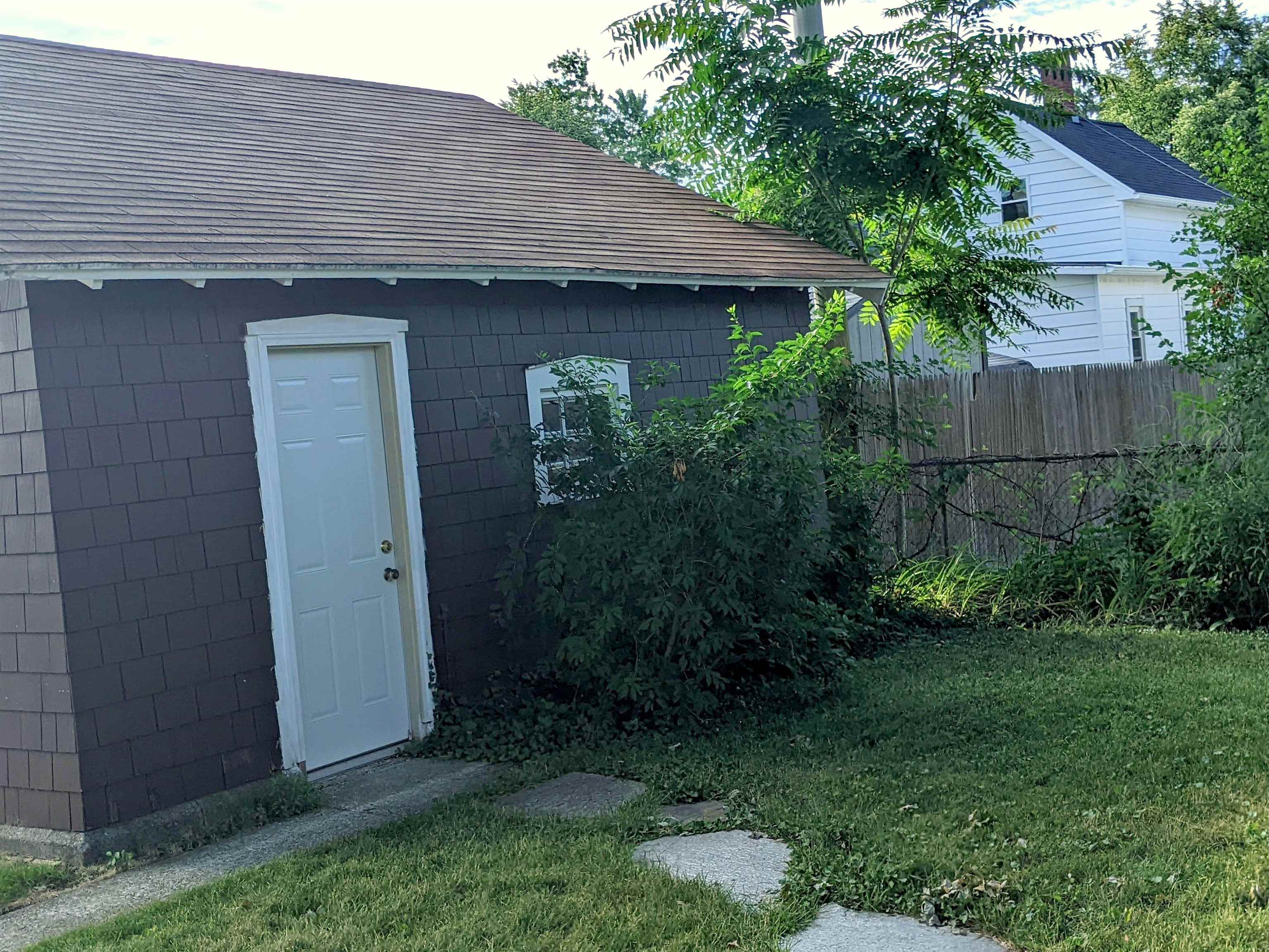 906 East Smith Road Bay City, MI 48706 - Photo 4 of 15