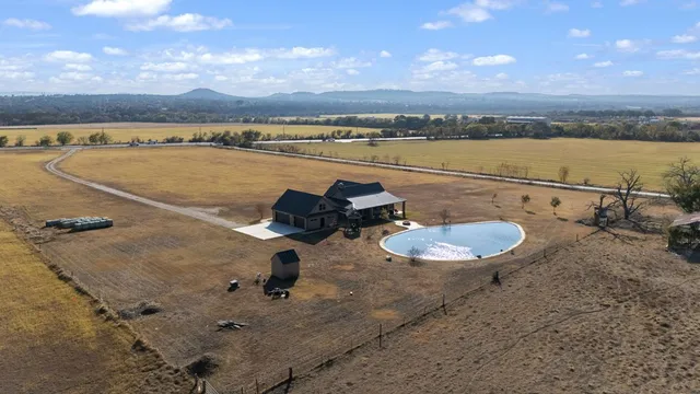 $899,000 | 5730 Highway 27, Center Point, TX 78010