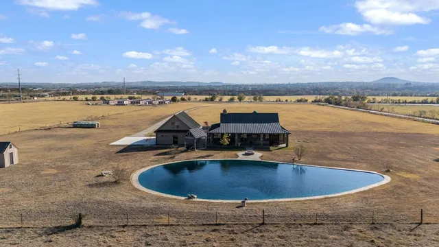 $899,000 | 5730 Highway 27, Center Point, TX 78010