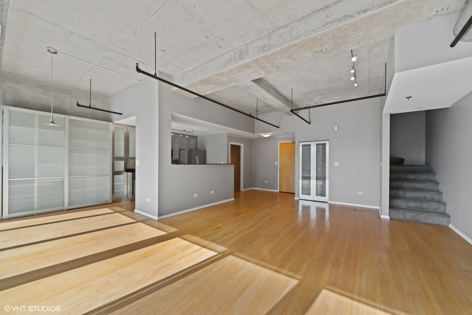 700 West Van Buren Street, Unit PH3 Chicago, IL 60607 - Photo 3 of 20 a view of an empty room with glass door