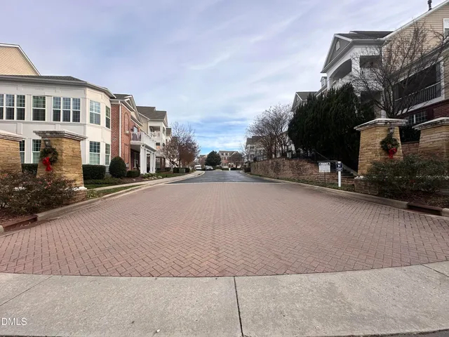 $1,950 | 10520 Sablewood Drive, Unit 110, Raleigh, NC 27617