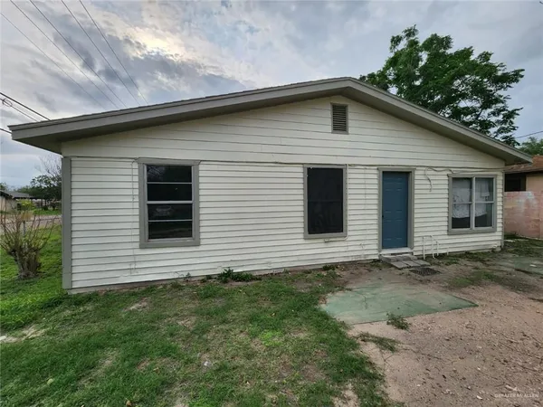 $1,300 | 2002 Thornton Street, Mission, TX 78572
