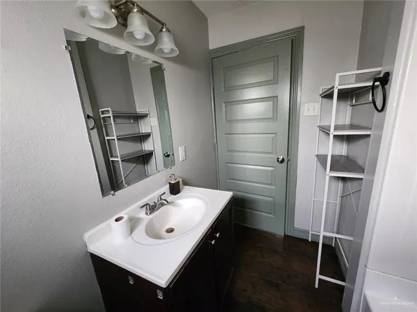 $1,300 | 2002 Thornton Street, Mission, TX 78572