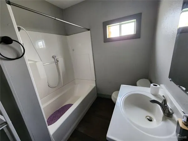 $1,300 | 2002 Thornton Street, Mission, TX 78572