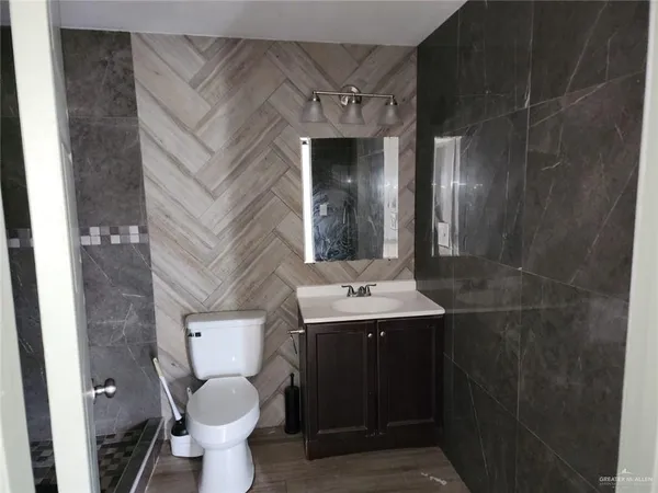 $1,300 | 2002 Thornton Street, Mission, TX 78572