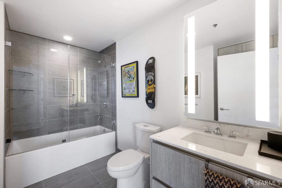 201 Folsom Street, Unit 22F San Francisco, CA 94105 - Photo 23 of 53 a bathroom with a sink a toilet and bathtub