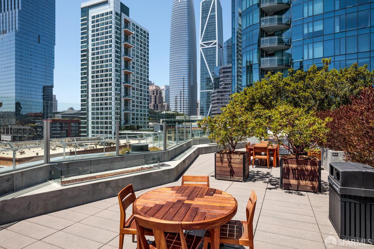 201 Folsom Street, Unit 22F San Francisco, CA 94105 - Photo 33 of 53 a view of a balcony with chairs