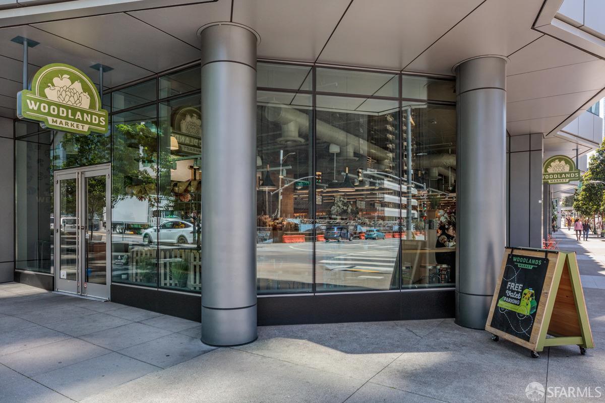 201 Folsom Street, Unit 22F San Francisco, CA 94105 - Photo 50 of 53 a view of outdoor space