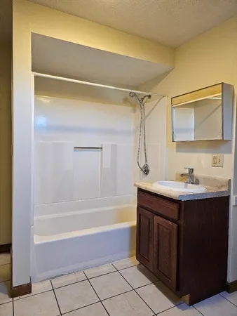 $1,500 | 11-19 Cook Street, Unit 3N, Fall River, MA 02724