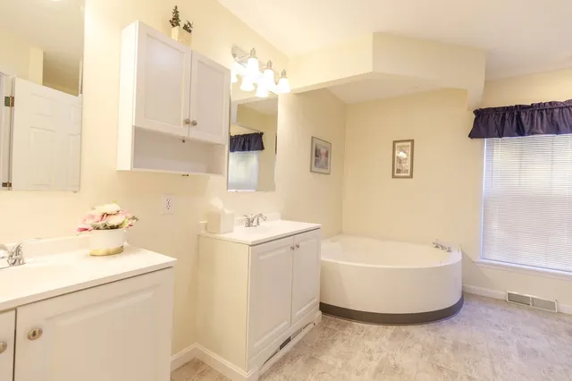 $749,900 | 73 Lake Shore Drive, Winchester, NH 03470