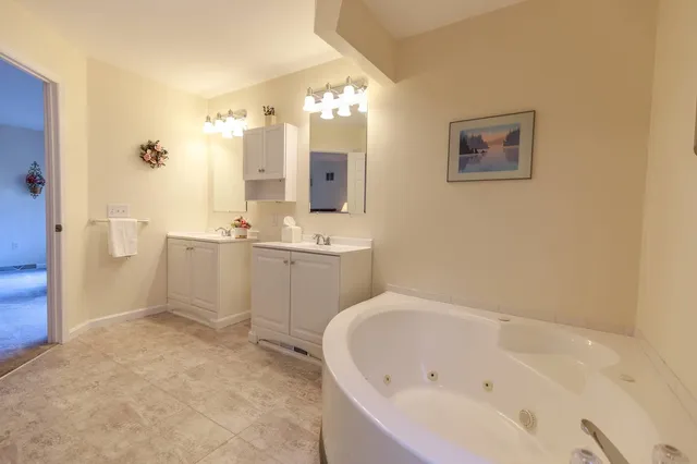 $749,900 | 73 Lake Shore Drive, Winchester, NH 03470