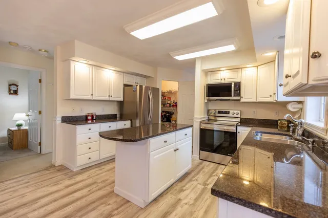 $749,900 | 73 Lake Shore Drive, Winchester, NH 03470