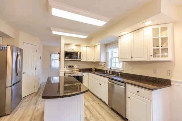 $749,900 | 73 Lake Shore Drive, Winchester, NH 03470