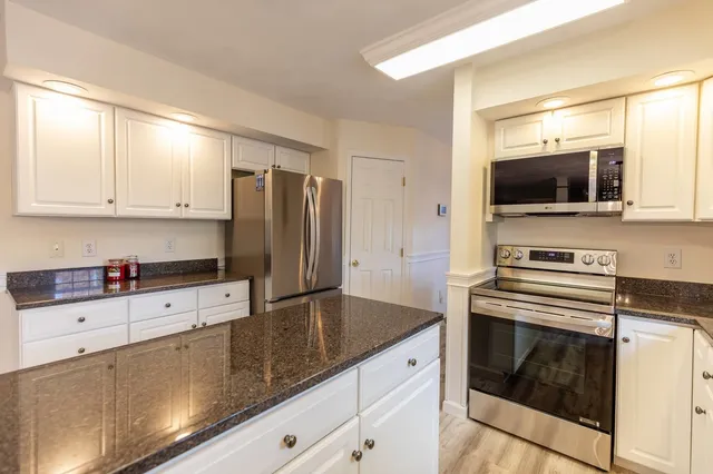 $749,900 | 73 Lake Shore Drive, Winchester, NH 03470