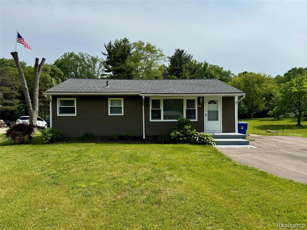 7125 Pontiac Lake Road Waterford, MI 48327 - Photo 1 of 2