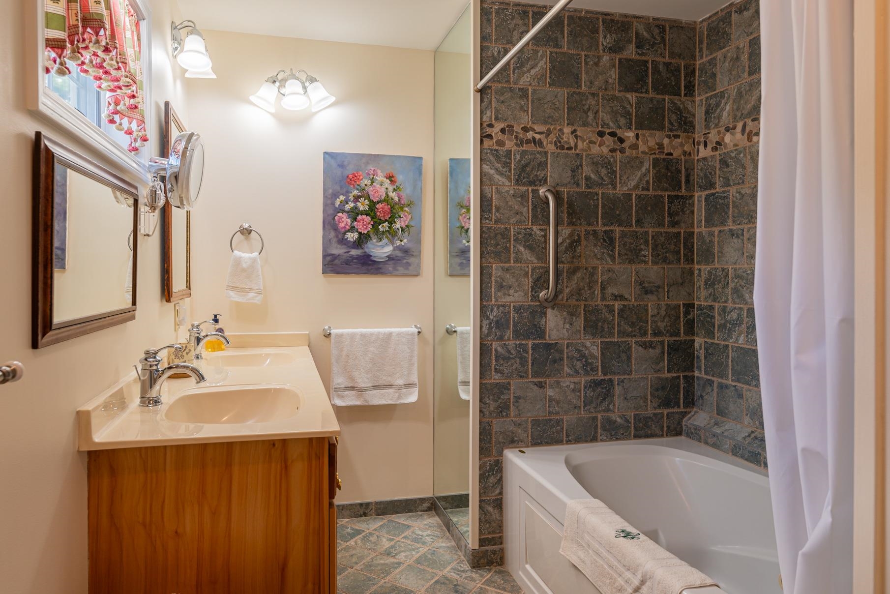 263 Kestrel Court, Unit F17 Manchester, VT 05254 - Photo 14 of 25