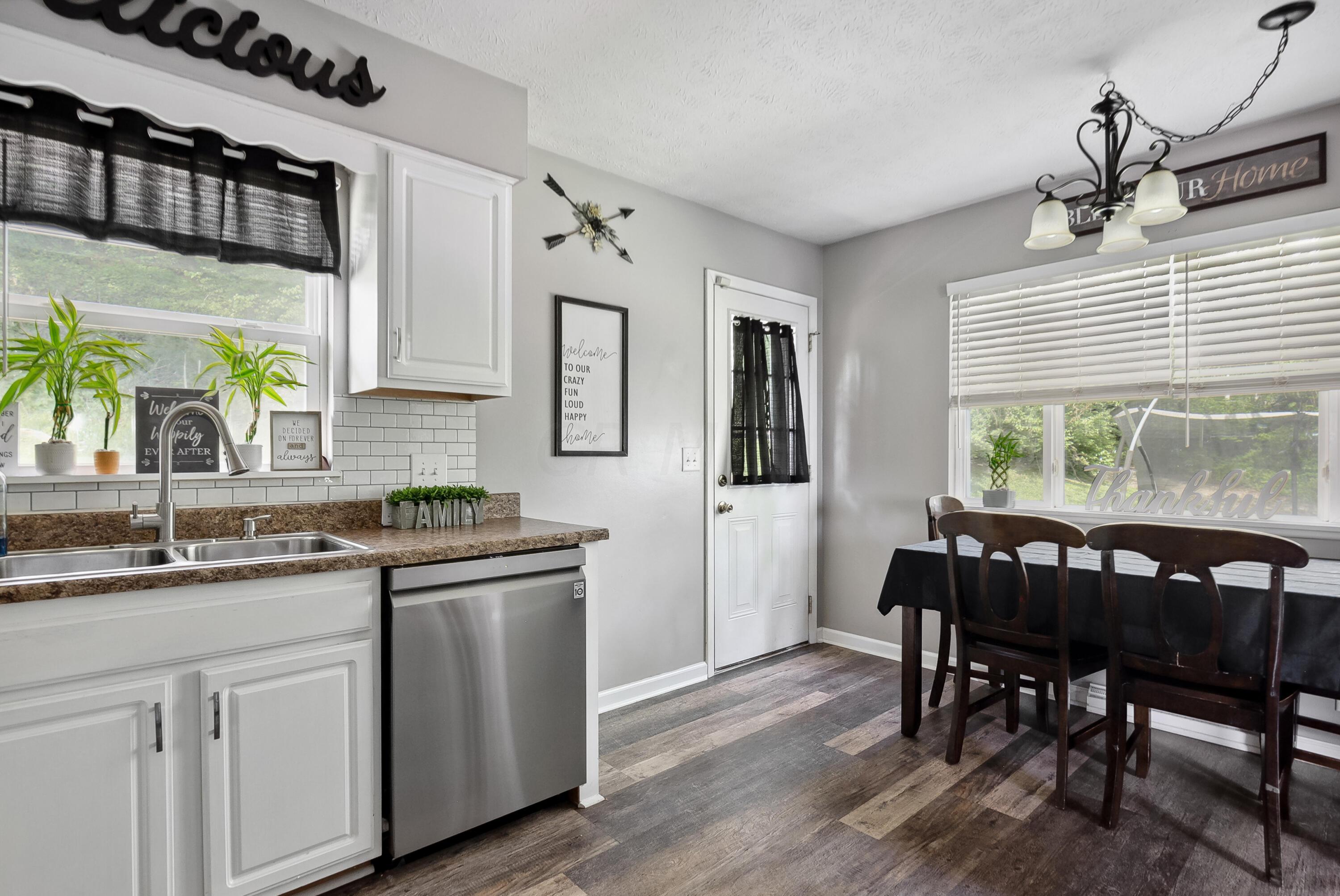 537 Brumfield Road Lancaster, OH 43130 - Photo 10 of 36 Kitchen