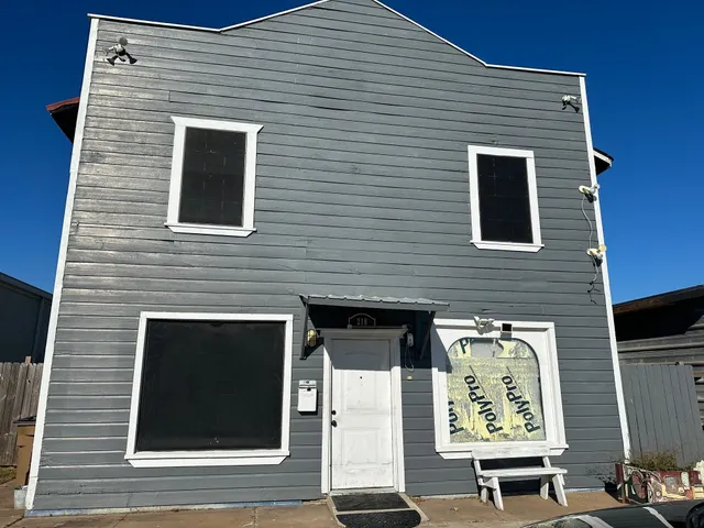 $2,000 | 218 West Broad Street, Freeport, TX 77541