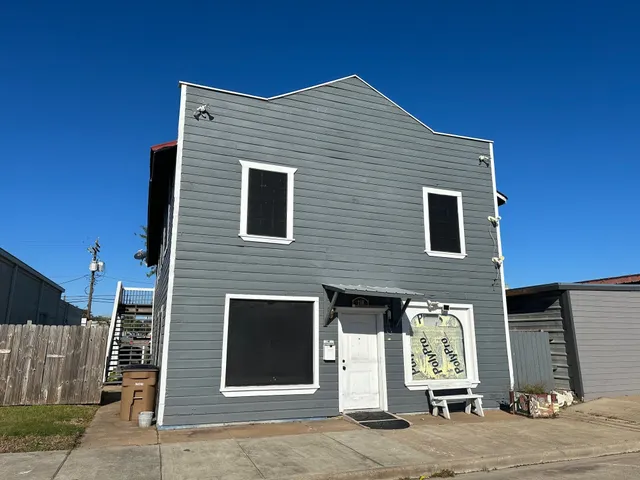 $2,000 | 218 West Broad Street, Freeport, TX 77541