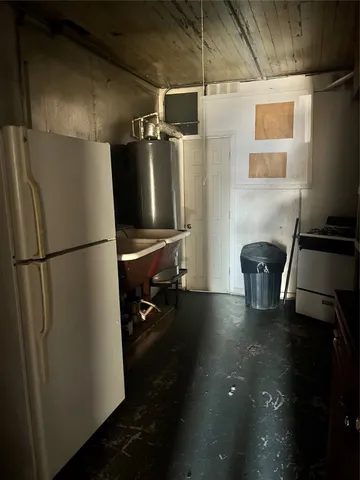 $2,000 | 218 West Broad Street, Freeport, TX 77541