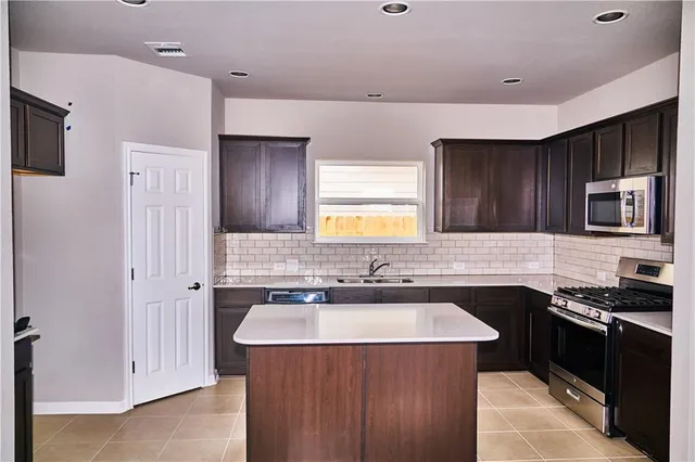 $1,950 | 816 Durness Drive, Pflugerville, TX 78660