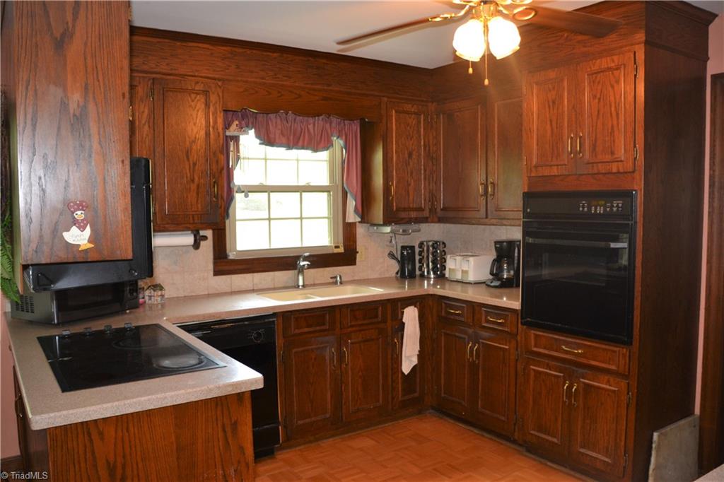 1311 Heathcliff Road High Point, NC 27262 - Photo 8 of 25 Gallery Image 8